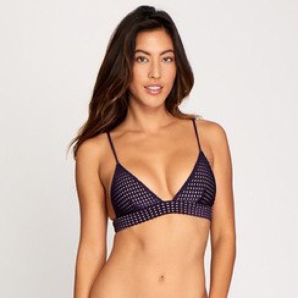 Acacia blackberry mesh awapuhi top